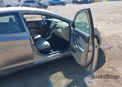 2014 Hyundai Elantra Se z USA, uszkodzony, nr VIN 5NPDH4AE6EH474427